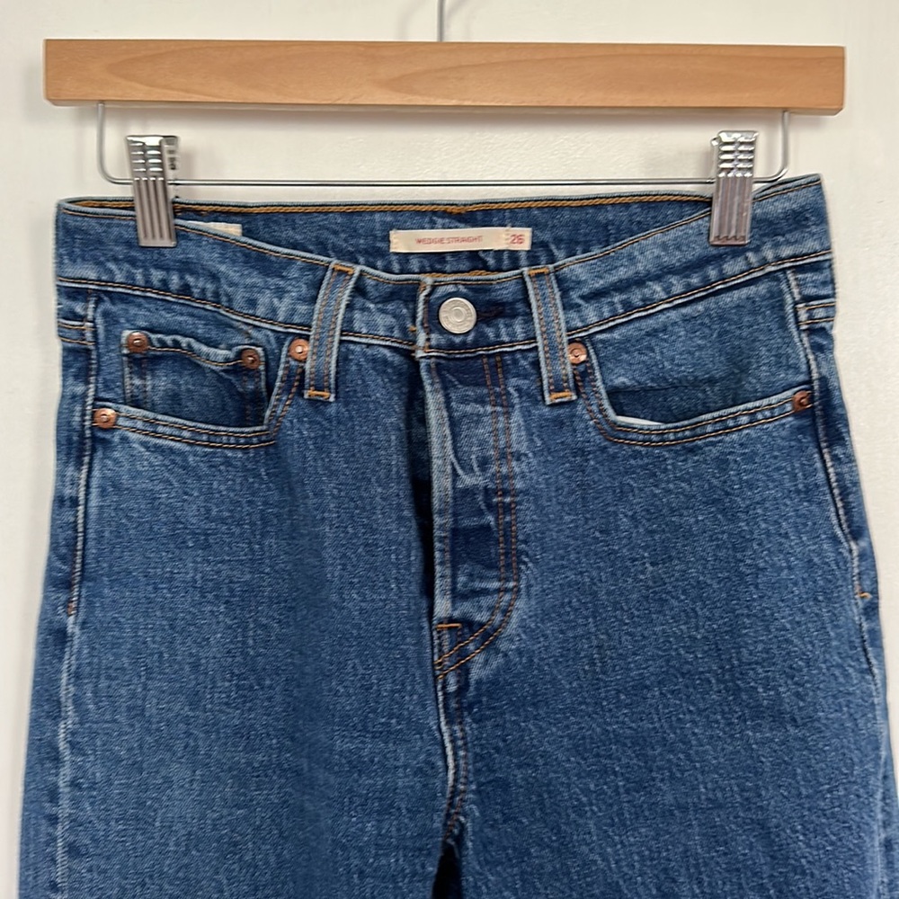 Levis wedgie straight medium wash jeans